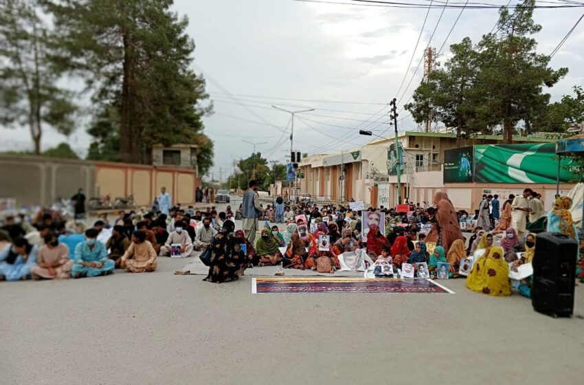  Balochistan: Families of disappeared Baloch continue sit-in despite heavy rains