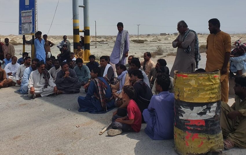  Makran Coastal Highway Blocked for Three Days, Dozens of Passengers Stranded