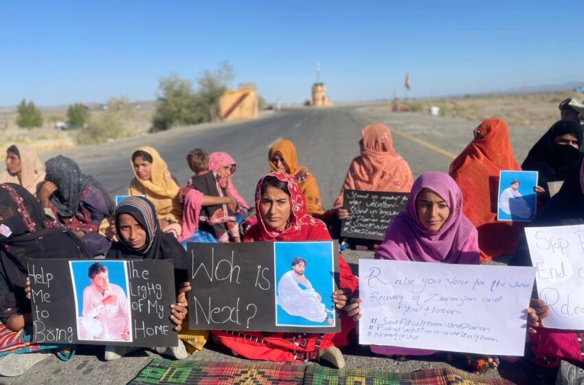  Balochistan: Families of Missing Persons Block CPEC Road in Hoshab